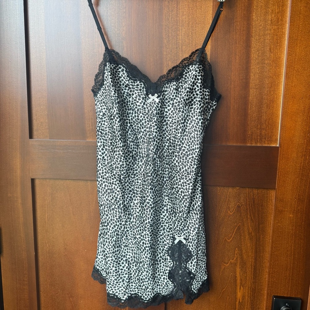 Women’s Victoria’s Secret Leopard Print Babydoll Chemise Size Small